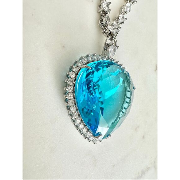 Large bright blue pendant cubic zirconia necklace - Picture 2 of 8